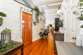 327 11th Ave N, Saint Petersburg, FL for lease Interior Photo- Image 2 of 15