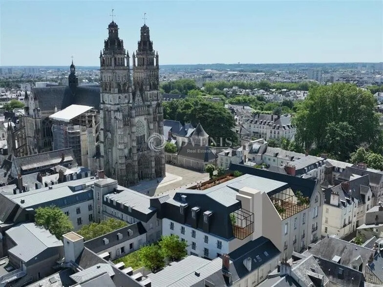 Retail in Tours for lease - Aerial - Image 2 of 5