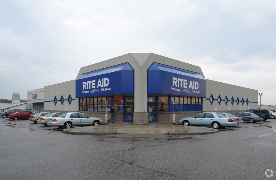 3100-3118 E Saginaw St, Lansing, MI for lease - Primary Photo - Image 1 of 3