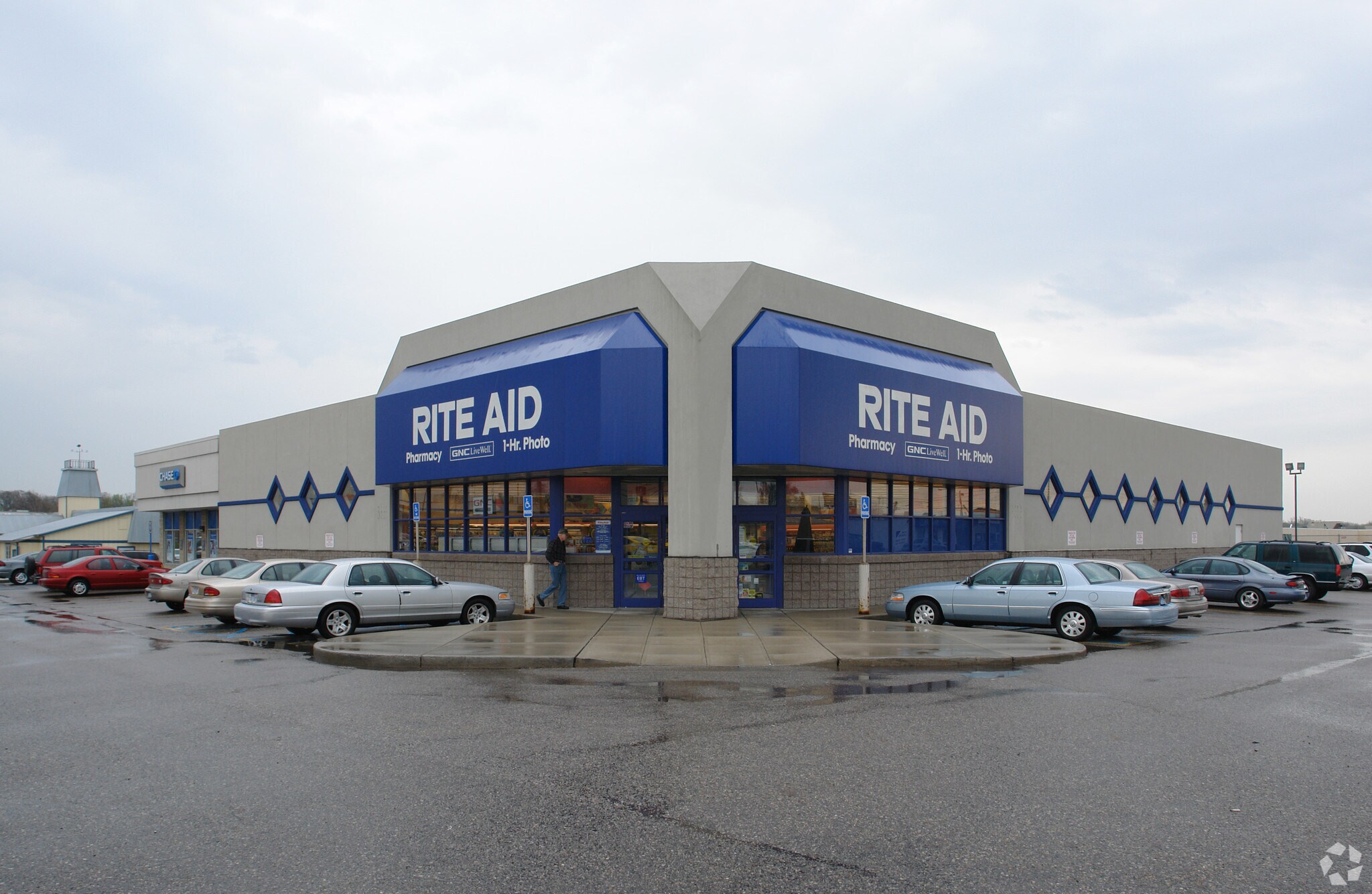 3100-3118 E Saginaw St, Lansing, MI for lease Primary Photo- Image 1 of 4