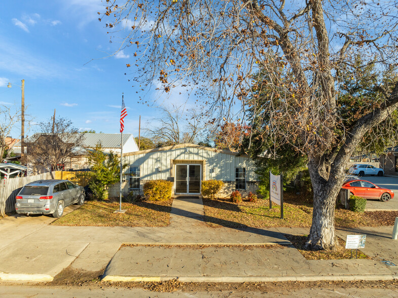 219 E Elm St, Hillsboro, TX for sale - Building Photo - Image 3 of 36