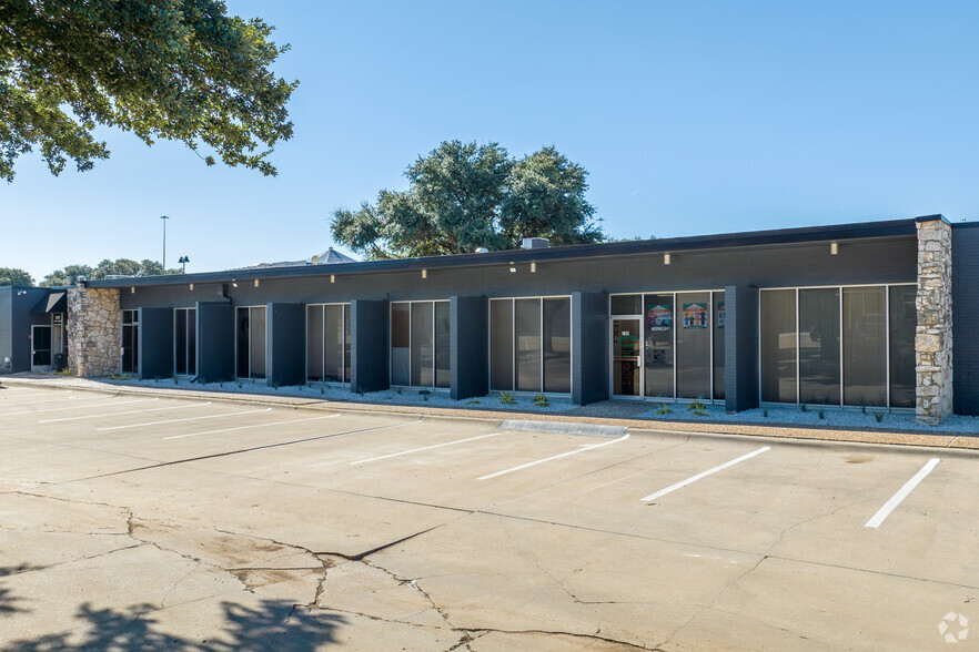 803-805 Avenue H E, Arlington, TX for lease - Building Photo - Image 2 of 13