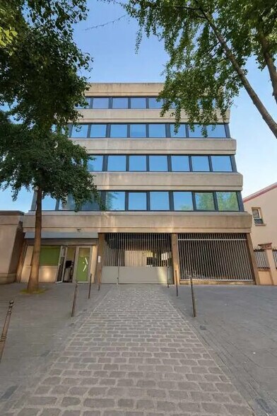 Office in Ivry-sur-Seine for lease - Building Photo - Image 1 of 24