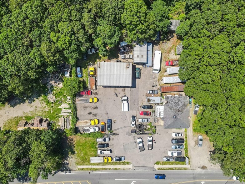 18 Havenwood Dr, Shirley, NY for sale - Building Photo - Image 3 of 16