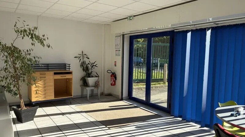 Office in Saint-Jean-de-Braye for lease - Interior Photo - Image 3 of 8