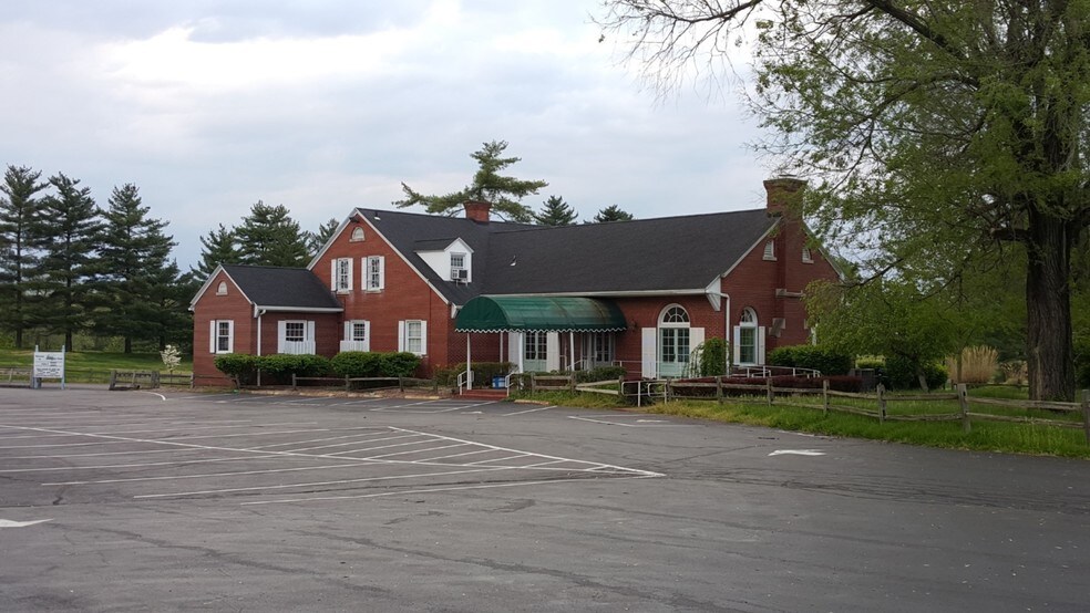 10521 Darmstadt Rd, Evansville, IN 47710