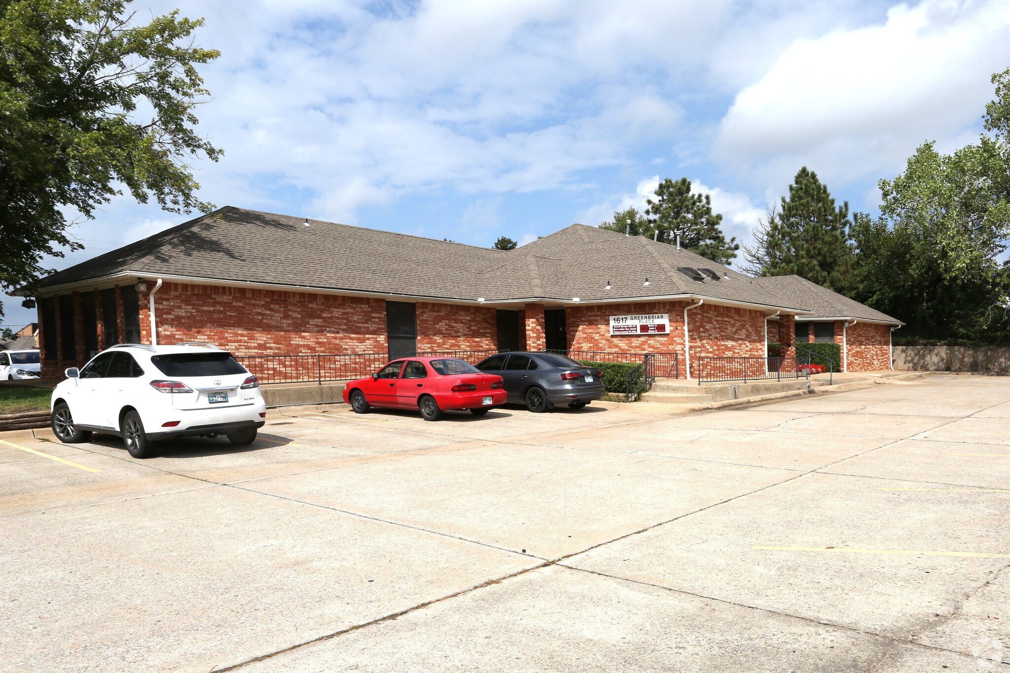 1617 Greenbriar Pl, Oklahoma City, OK for lease Primary Photo- Image 1 of 7