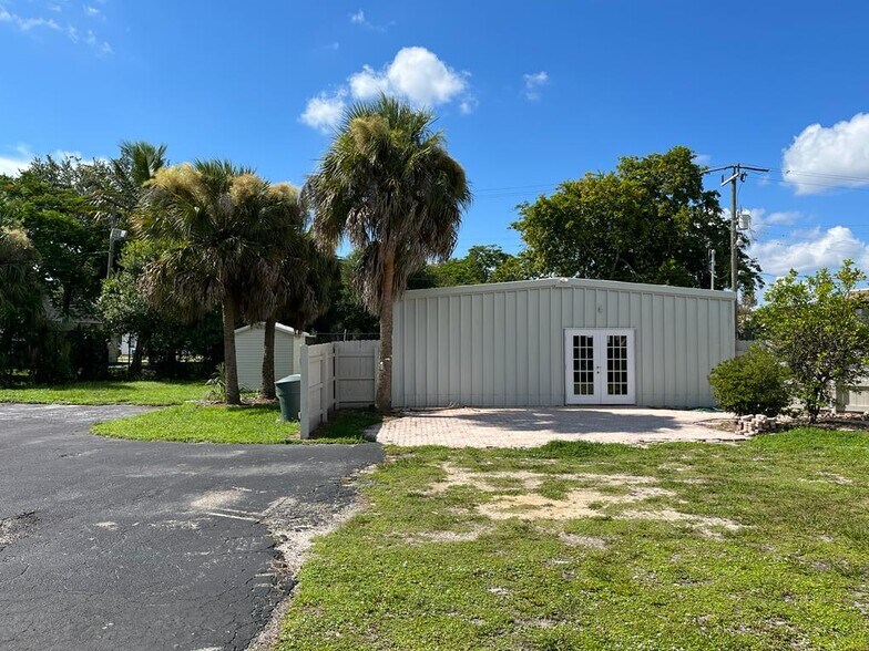 2054 Crawford St, Fort Myers, FL for lease - Building Photo - Image 3 of 3