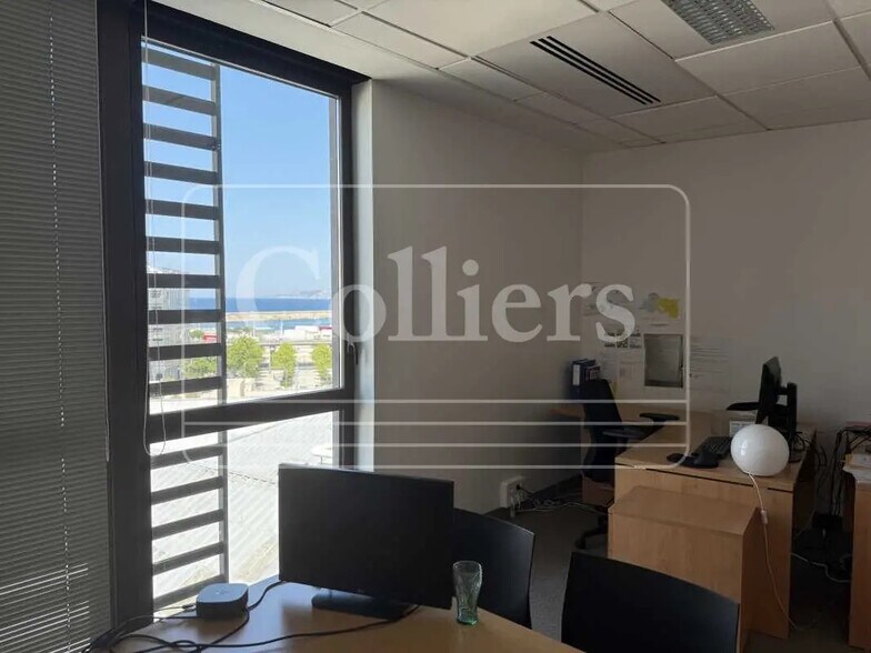 67 Rue Du Chevalier Paul, Marseille for lease - Interior Photo - Image 3 of 9