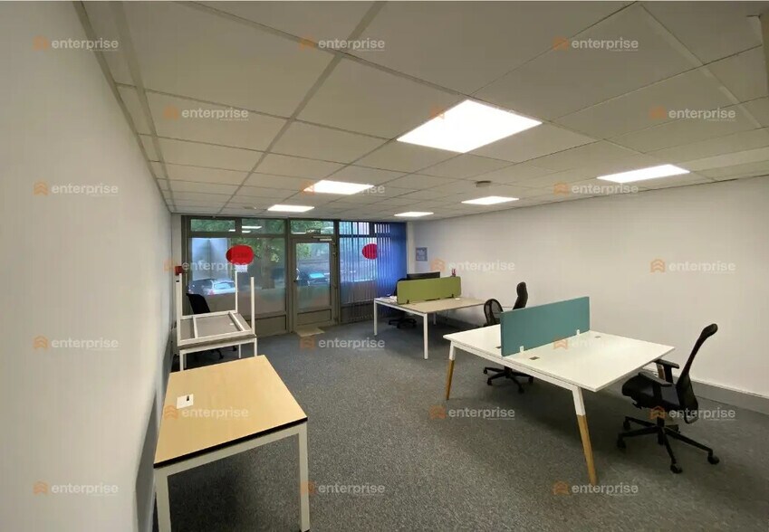 Office in Marcq-en-Baroeul for lease - Interior Photo - Image 2 of 9