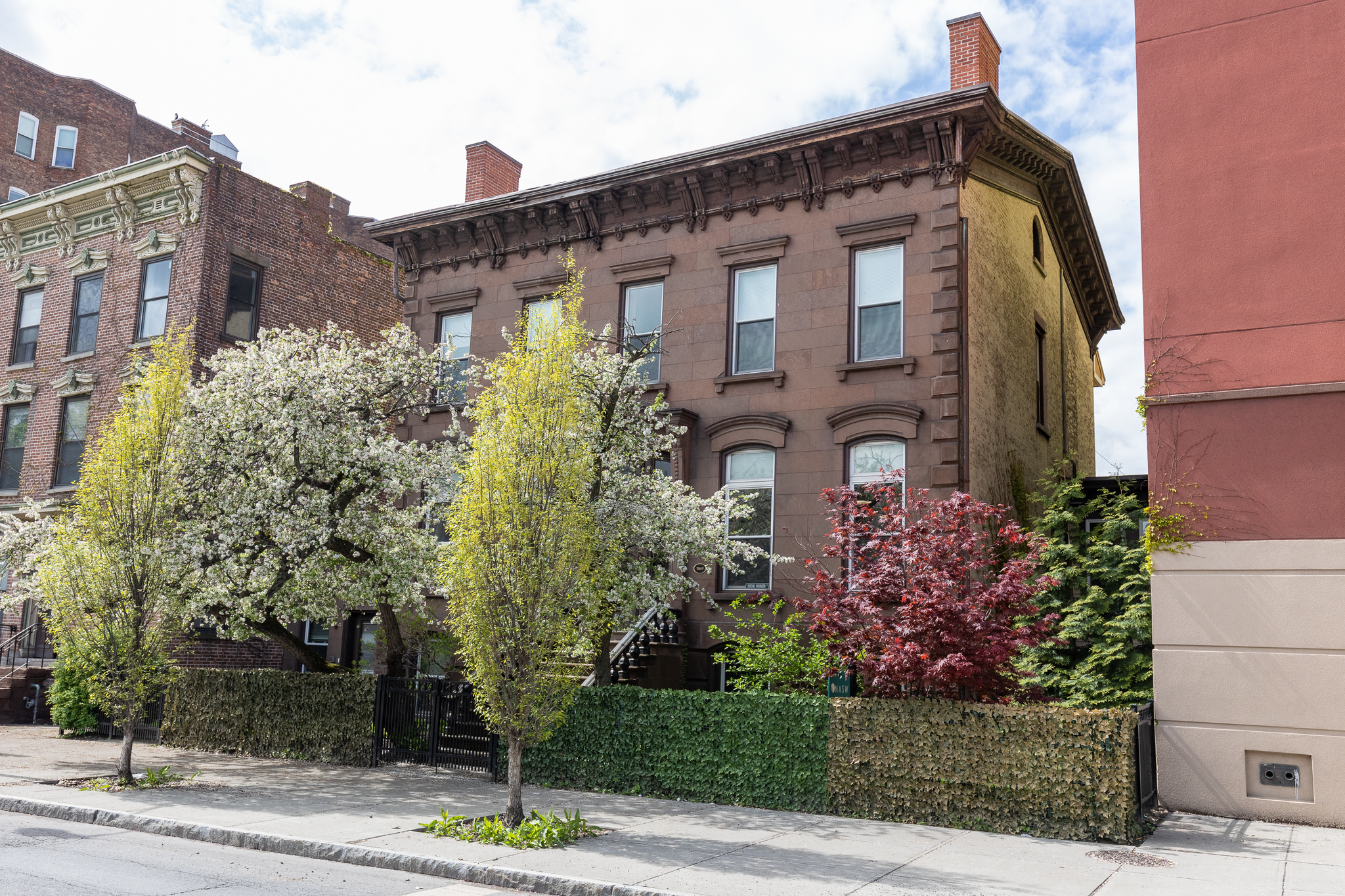 Office in Albany, NY for sale Primary Photo- Image 1 of 1