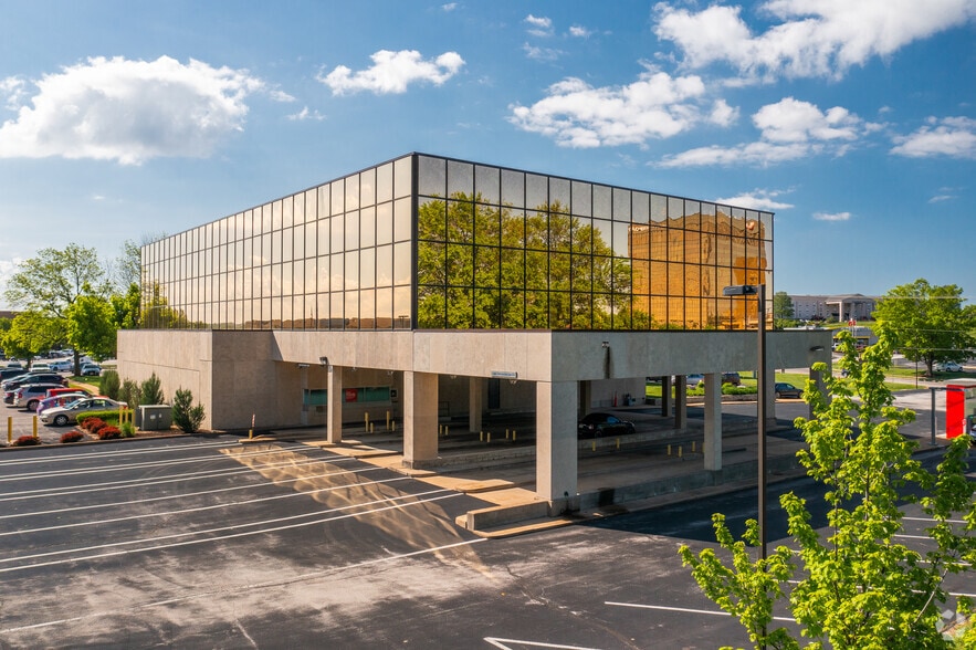 2200 Westport Plaza Dr, Saint Louis, MO for lease - Building Photo - Image 2 of 5