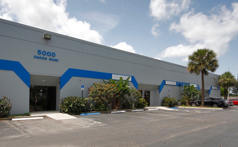 3650 Hacienda Blvd, Davie, FL for lease - Building Photo - Image 1 of 3