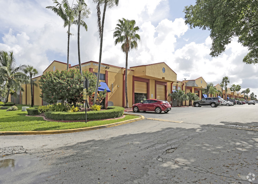 5501-5595 NW 74th Ave, Miami, FL for lease - Primary Photo - Image 1 of 14