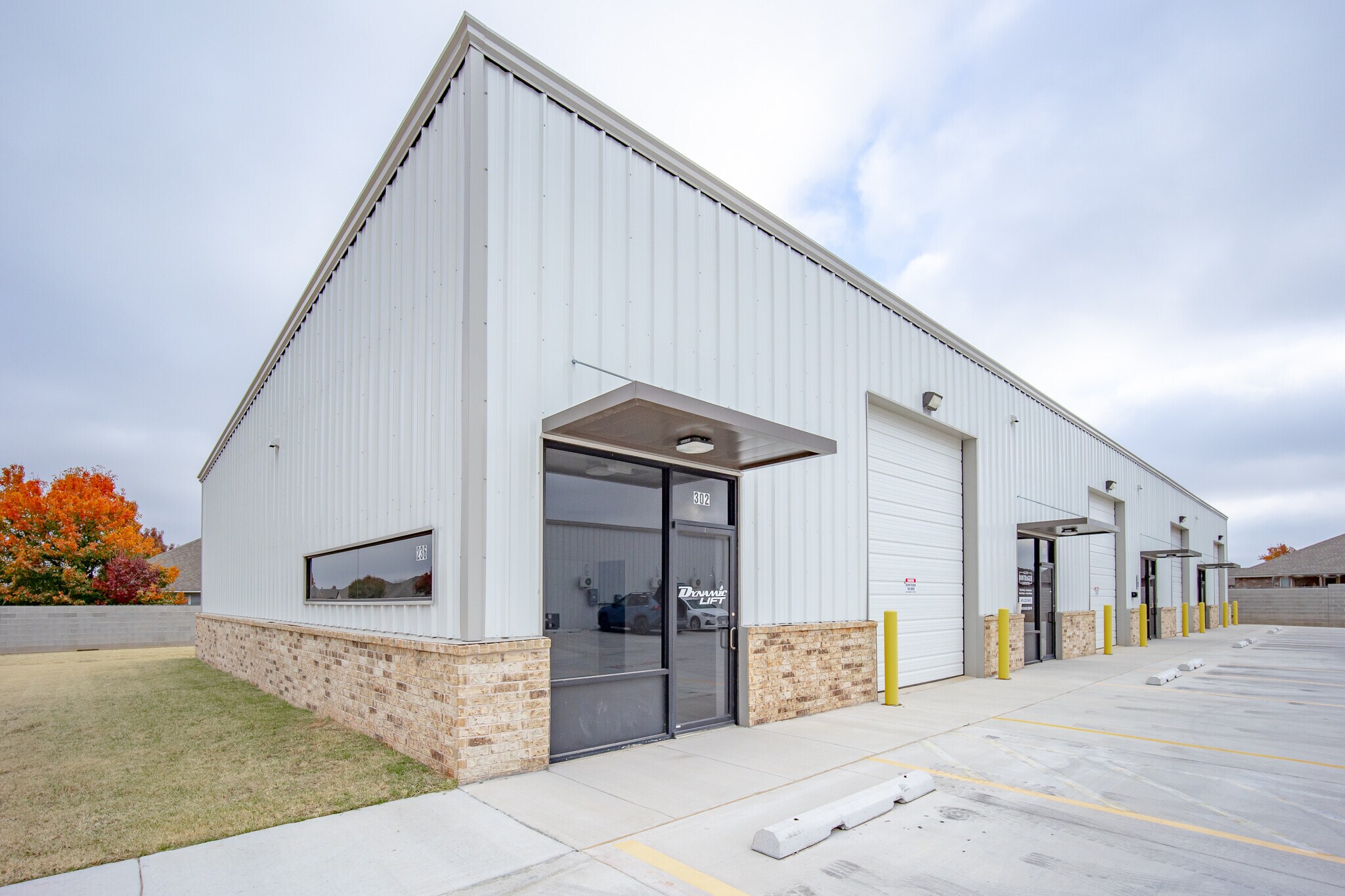 236 N Chisholm Trail Way, Mustang, OK for lease Interior Photo- Image 1 of 14