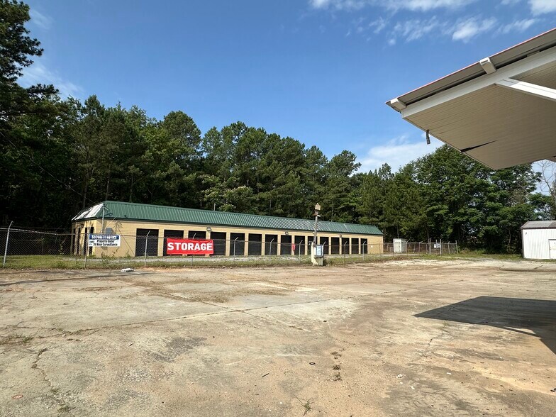 2804 Tobacco Rd, Hephzibah, GA 30815