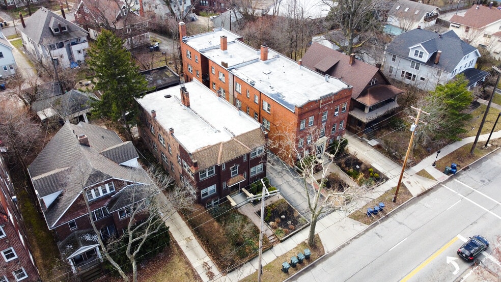 17 Units - The Wilroy and Elite Manor portfolio of 2 properties for sale on LoopNet.com - Building Photo - Image 2 of 10