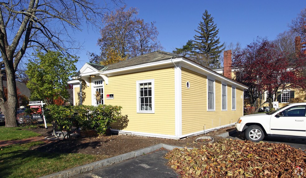 116 S River Rd, Bedford, NH 03110