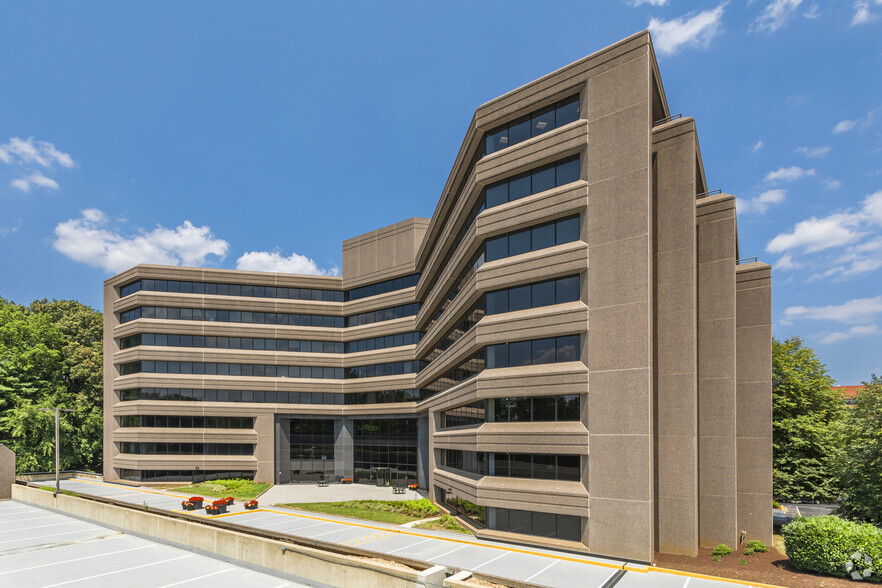 6120 Executive Blvd, Rockville, MD for lease - Building Photo - Image 3 of 18