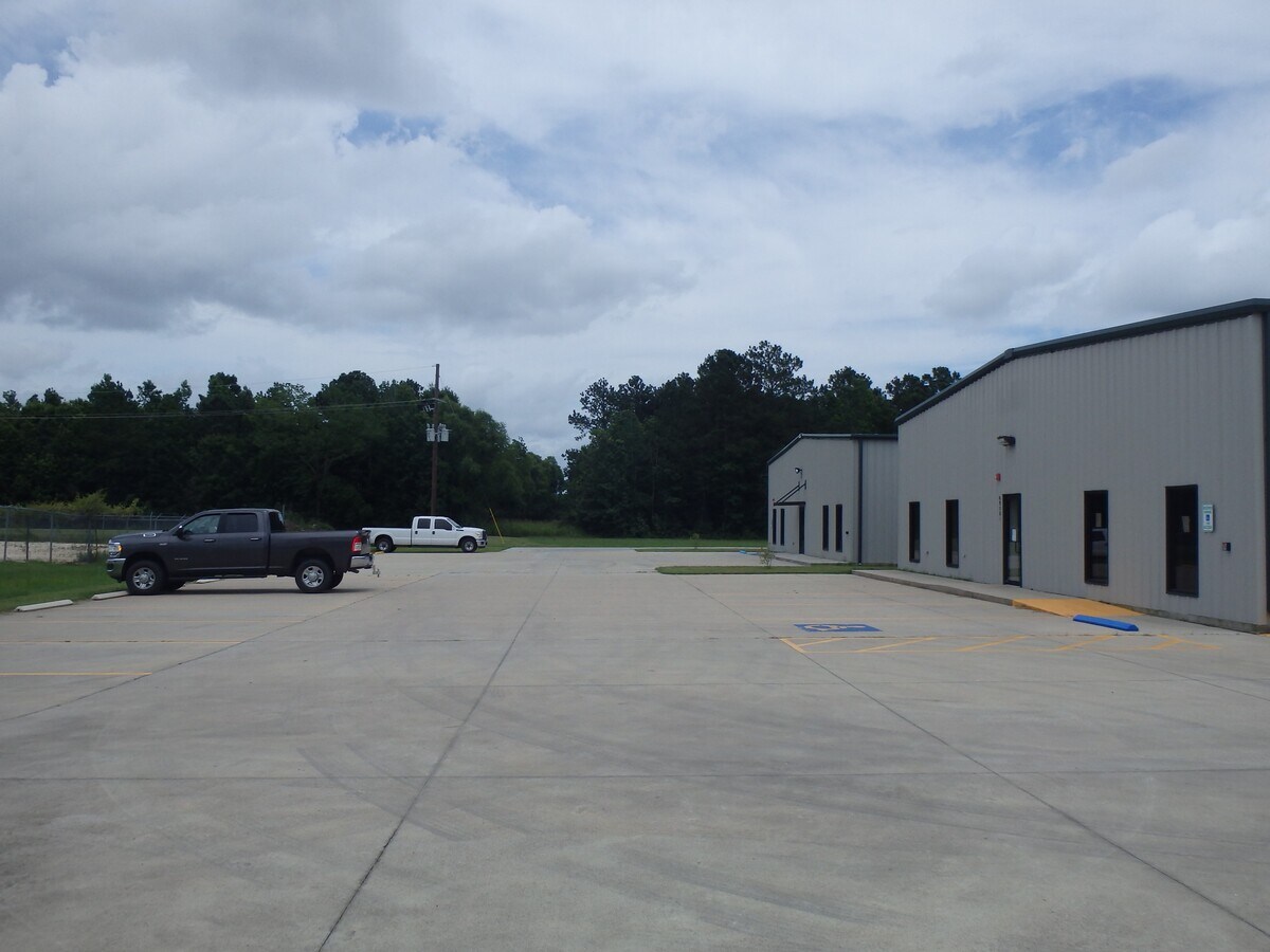 4915 Rd, Beaumont, TX 77705