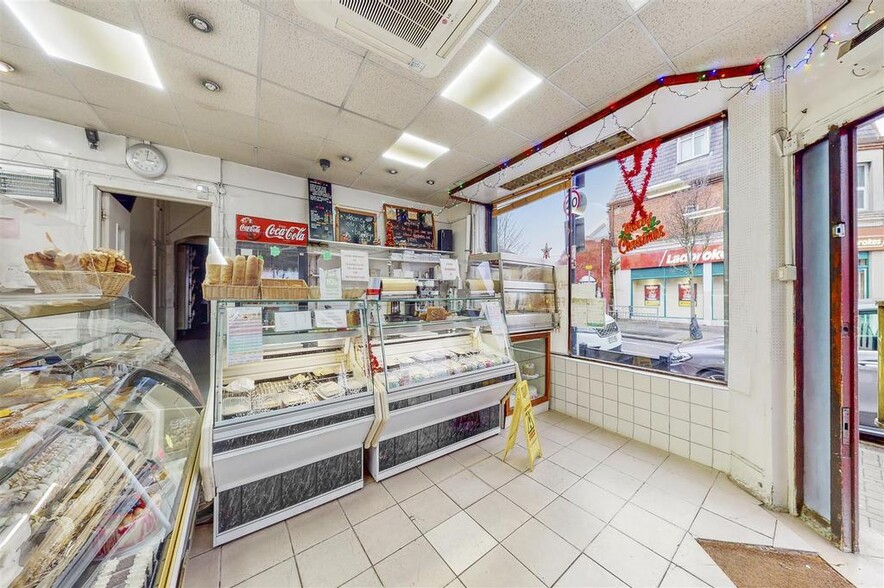 269 High Rd, London for lease - Interior Photo - Image 2 of 18