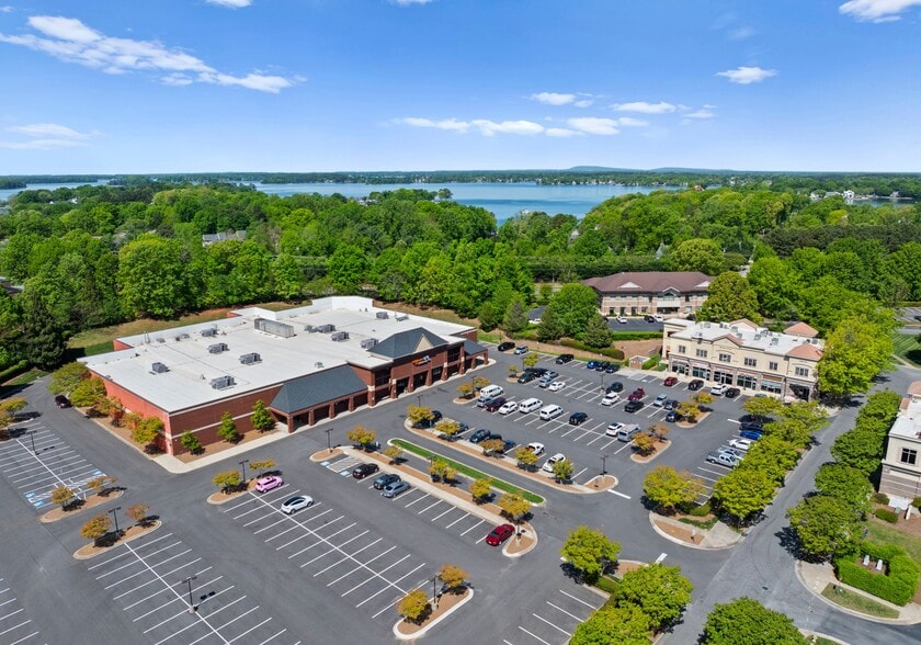 17015 Kenton Dr, Cornelius, NC for lease - Building Photo - Image 3 of 8