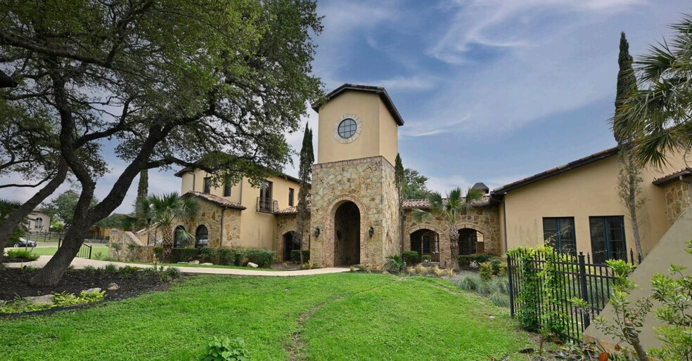 8 Dominion Dr, San Antonio, TX for sale - Primary Photo - Image 1 of 1