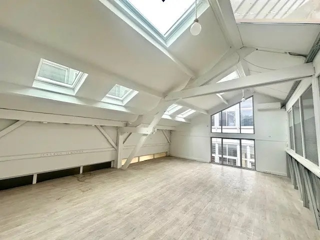 Office in Paris for lease - Building Photo - Image 2 of 14