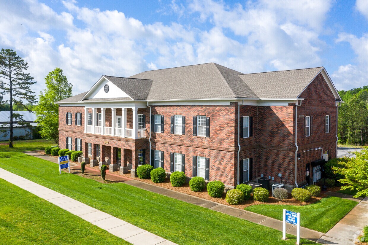 18805 W Catawba Ave, Cornelius, NC for sale Building Photo- Image 1 of 1