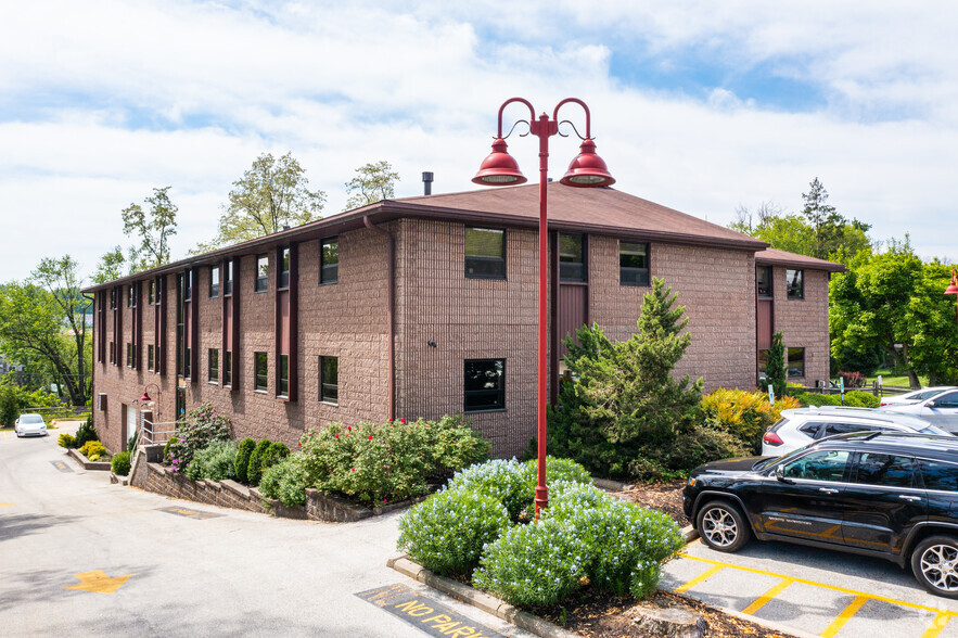 90 S Newtown Street Rd, Newtown Square, PA for sale - Primary Photo - Image 1 of 1