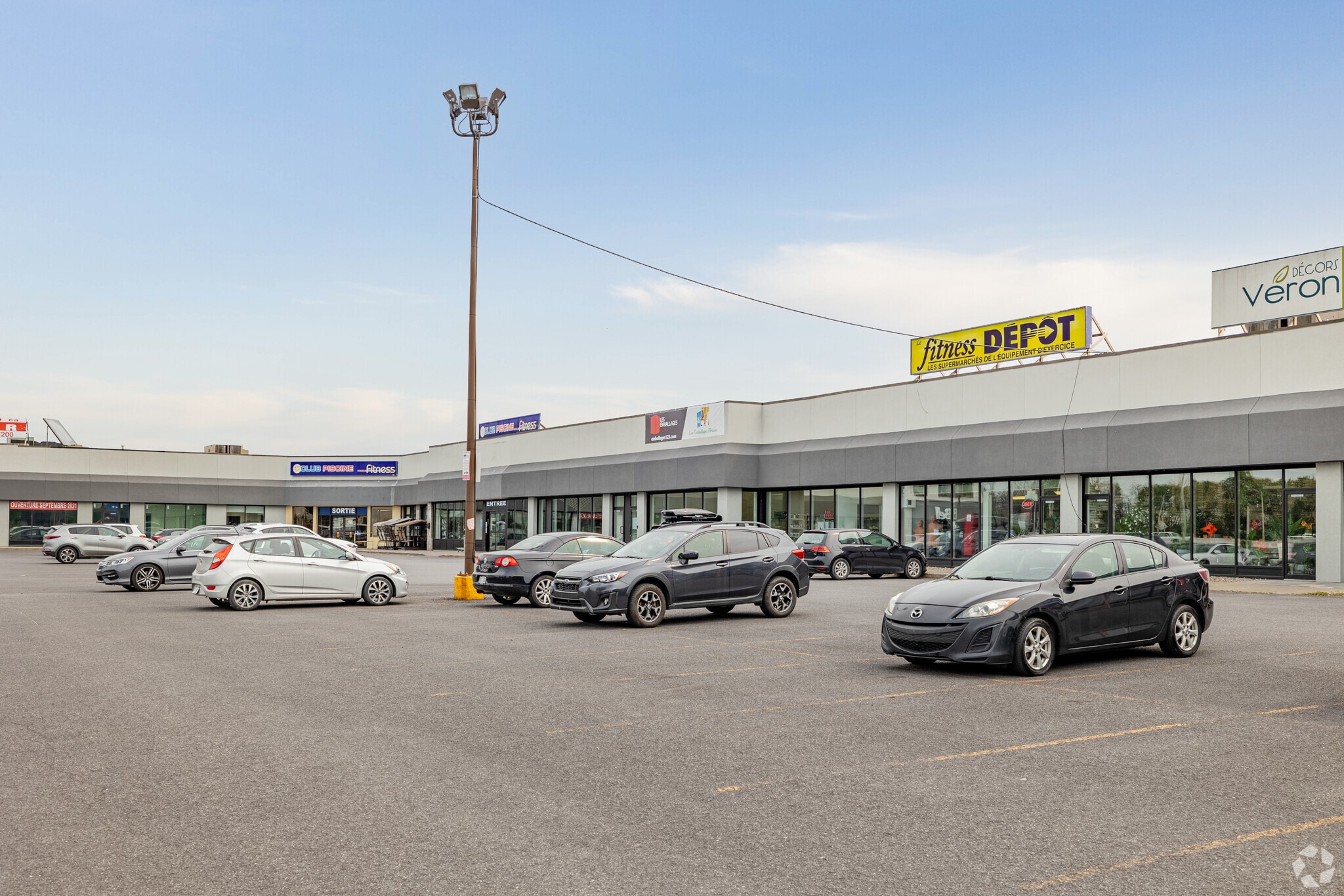 588-670 Rue Jean-Neveu, Longueuil, QC for sale Building Photo- Image 1 of 1