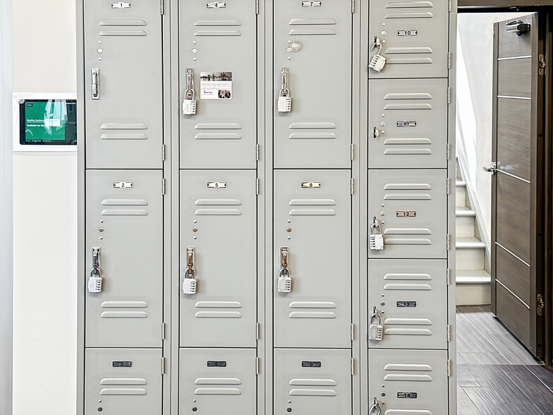 15324 Mack Ave, Grosse Pointe Park, MI for lease - Interior Photo - Image 3 of 13