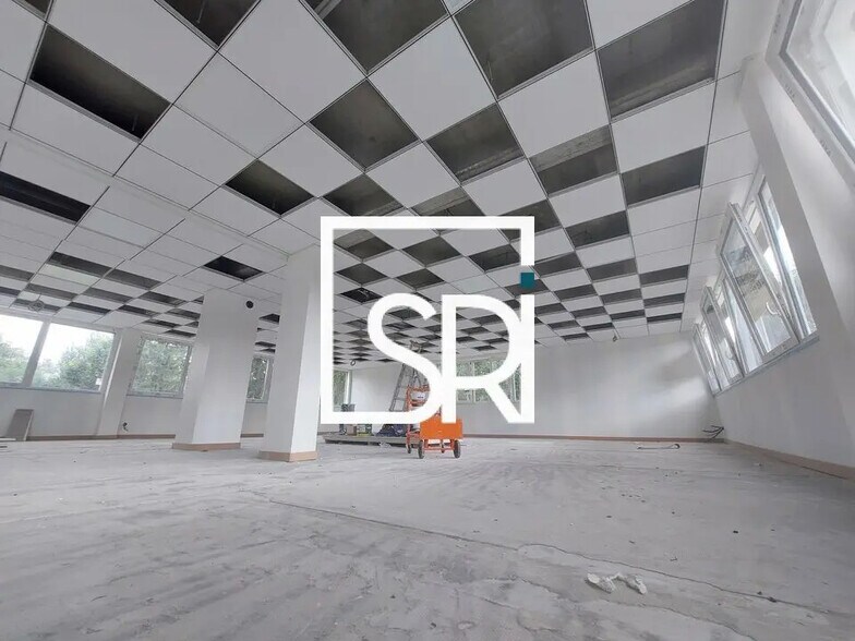 Office in Clermont-Ferrand for lease - Building Photo - Image 2 of 10