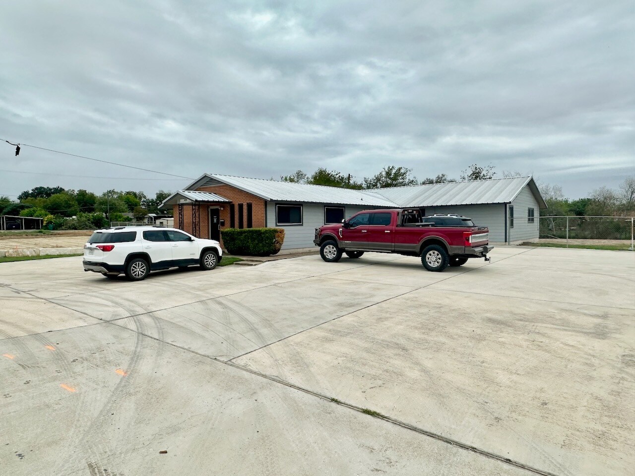 1010 Zanderson Ave, Jourdanton, TX for lease Primary Photo- Image 1 of 20