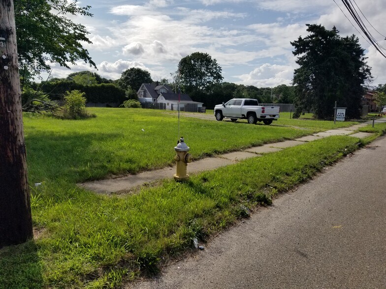 1350 Lakeland Ave, Bohemia, NY 11716 115 Foot Frontage Lakeland Ave