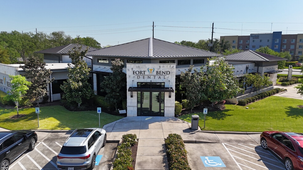 3717 Township Ln, Missouri City, TX for sale - Building Photo - Image 3 of 19