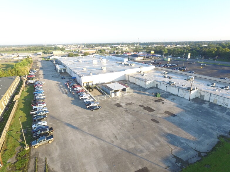 3719-3931 N Twin City Hwy, Port Arthur, TX for lease - Building Photo - Image 2 of 6