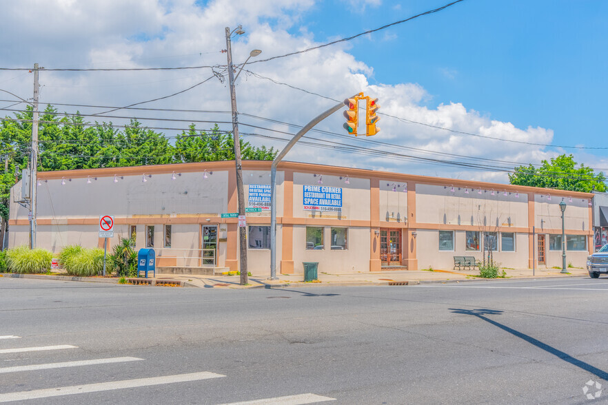 190-196 Merrick Rd, Merrick, NY for lease - Building Photo - Image 1 of 7