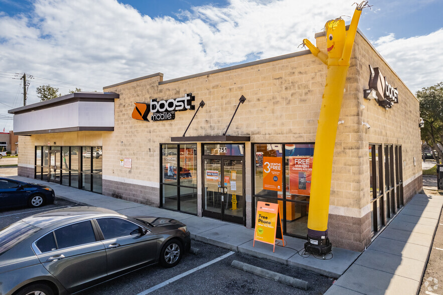 751-753 E Fowler Ave, Tampa, FL for lease - Primary Photo - Image 1 of 6