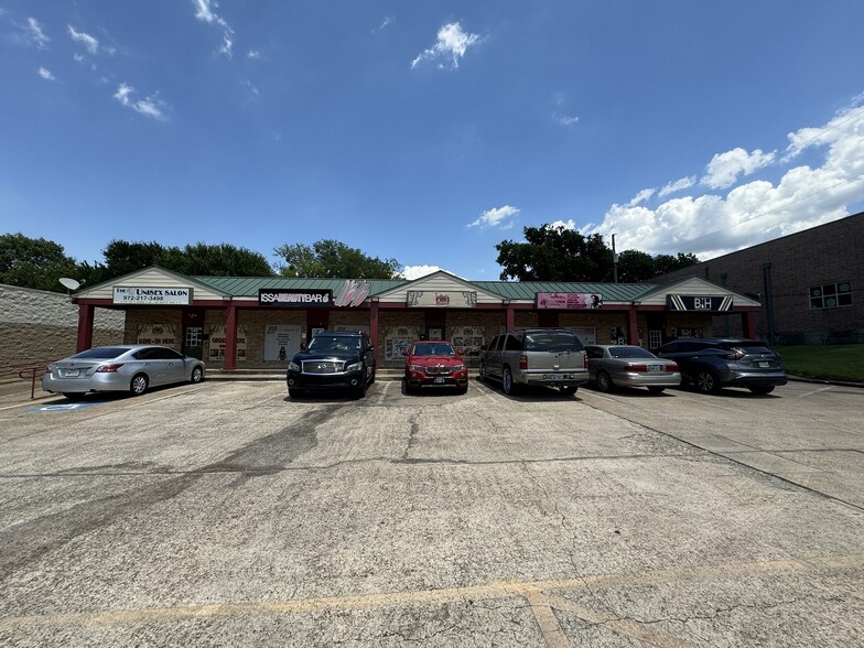 208 N Hampton Rd, DeSoto, TX for lease - Building Photo - Image 1 of 1