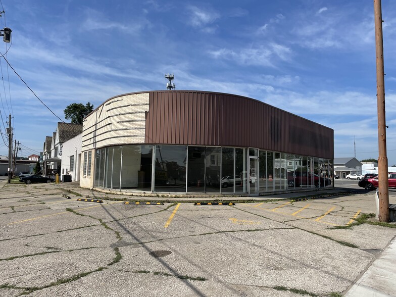 167 Cleveland St, Elyria, OH for lease - Building Photo - Image 2 of 12