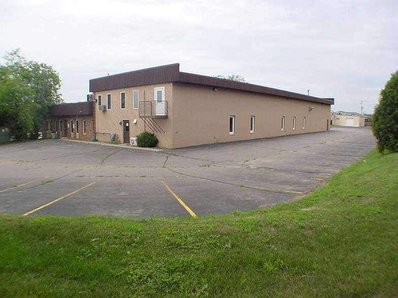 1415 Merrill Ave, Wausau, WI for lease - Building Photo - Image 2 of 4