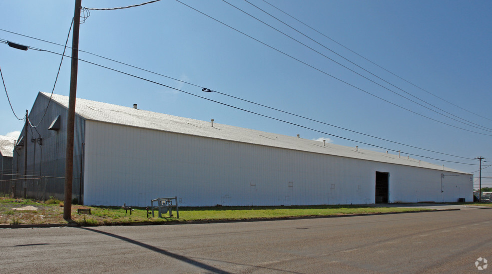 1201 E 50th St, Lubbock, TX for lease - Building Photo - Image 2 of 12