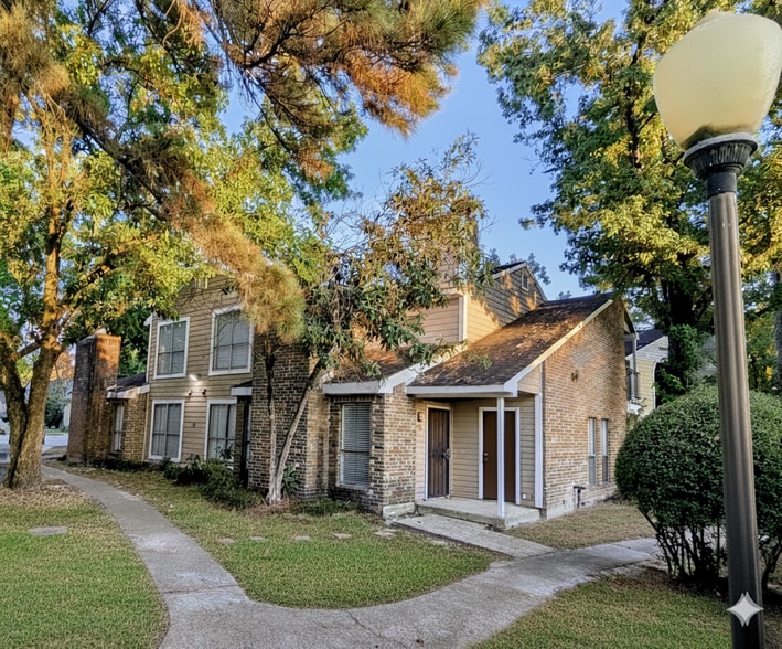 Inwood Village 12-Unit 4-Plex Portfolio portfolio of 3 properties for sale on LoopNet.com - Building Photo - Image 2 of 21