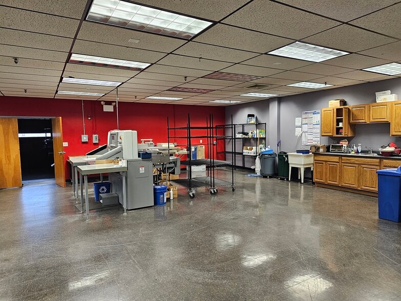 45-61 Commerce Way, Woburn, MA for lease - Interior Photo - Image 2 of 8