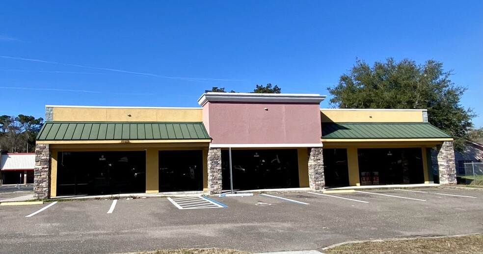 10690-10696 Lem Turner Rd, Jacksonville, FL for lease - Building Photo - Image 3 of 11