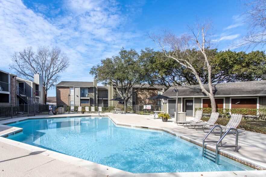 4100 Vista Rd, Pasadena, TX 77504 - Oak Run Manor Apartments | LoopNet