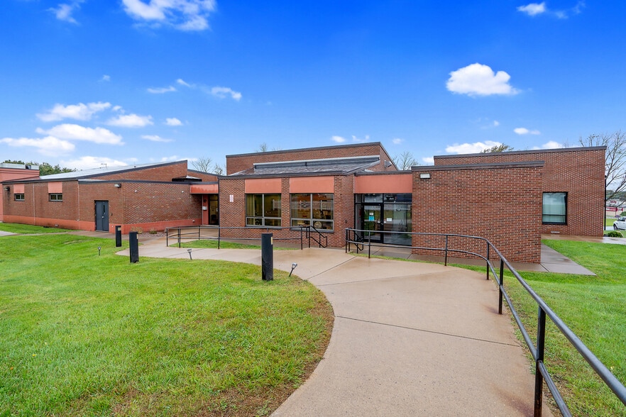 300 State Route 104, Oswego, NY for lease - Building Photo - Image 2 of 36