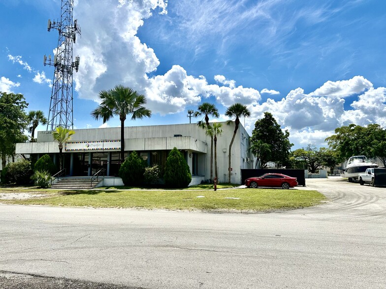 5300 NW 163rd St, Miami Lakes, FL for sale - Building Photo - Image 1 of 2