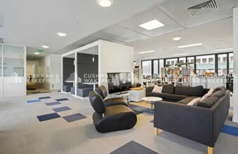 Office in Levallois-Perret for lease Interior Photo- Image 2 of 6